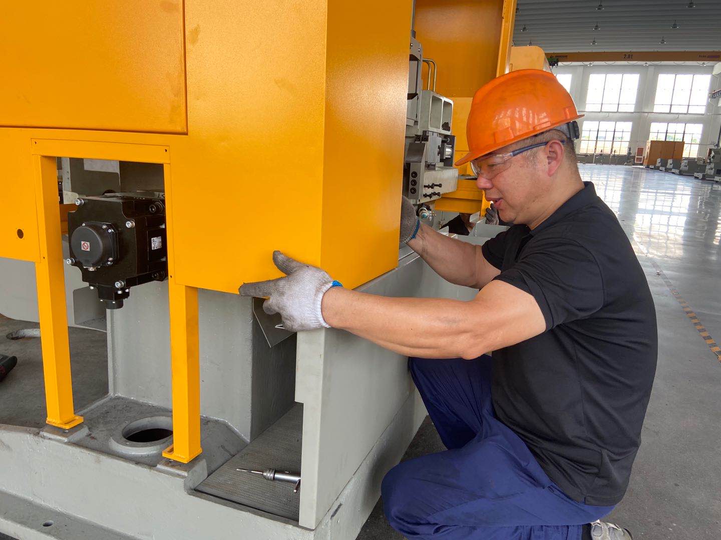 Technical Advantages and Application Areas of Automatic Saw Machines